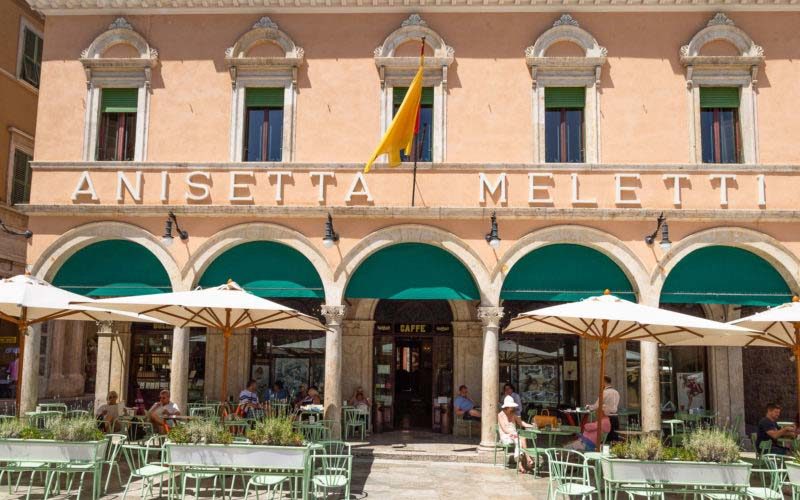 Cosa fare ad Ascoli Piceno? Scegliete il Caffè Meletti!