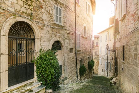 Beautiful ancient quarters in Ascoli Piceno: La Piazzarola